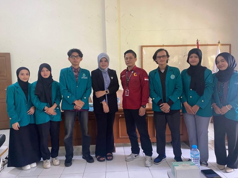 Pelantikan pengurus baru Himpunan Mahasiswa Ilmu Komunikasi (HMPK) Universitas Halim Sanusi periode 2024/2025.
